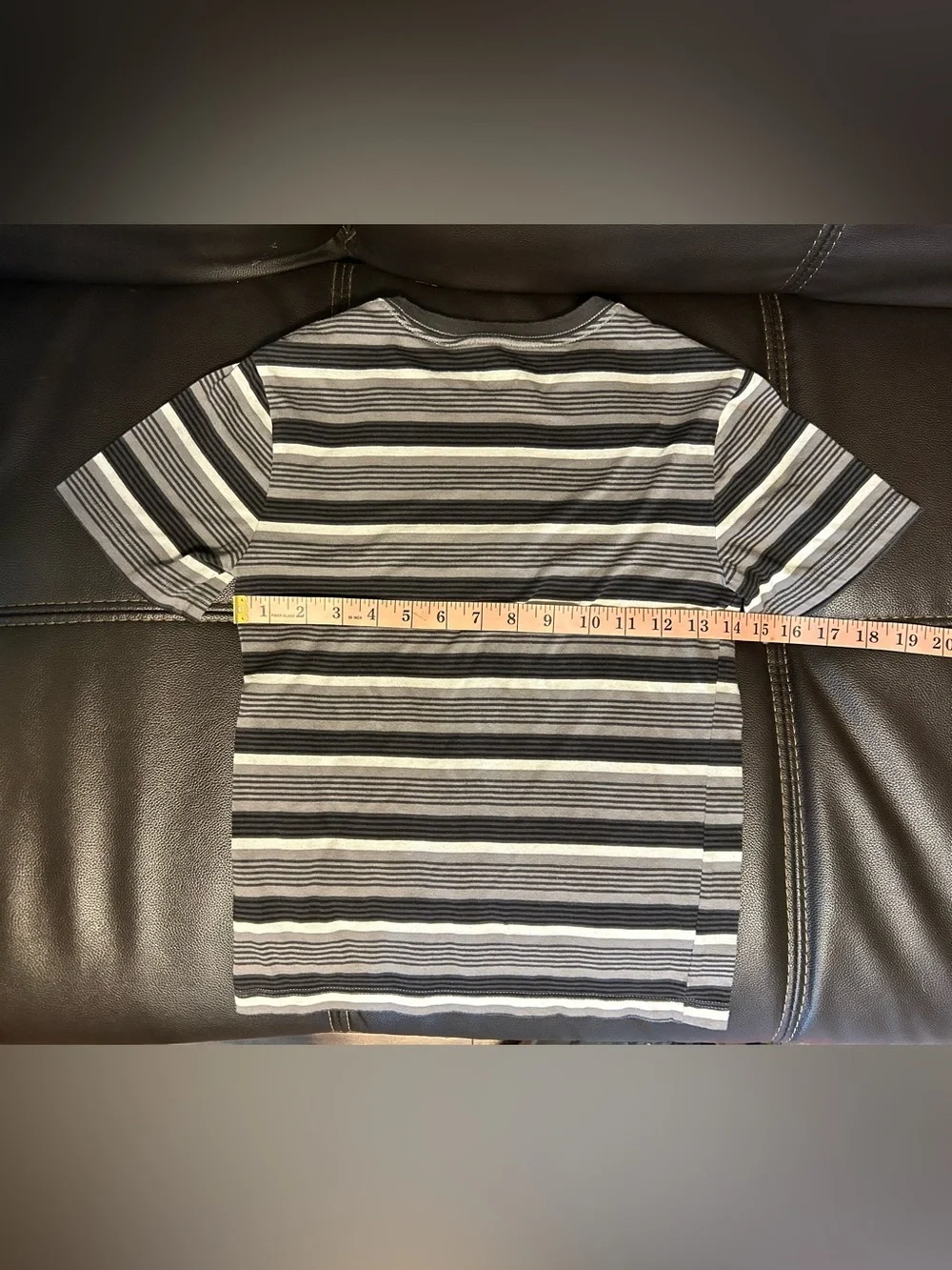 Old Navy Striped T-Shirt. Boys‎ M 8.